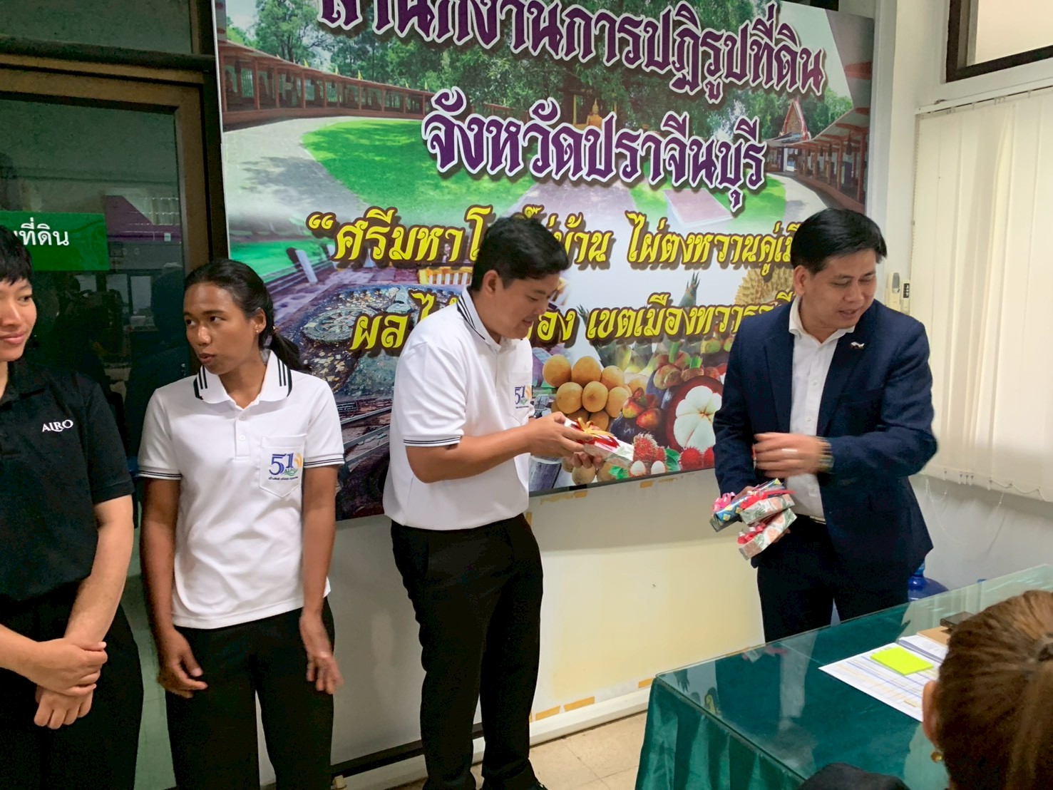 title - วันที่ 9 มิถุนายน 2569 นายวิทูล ประดิษฐบุญ ปฏิรูปที่ดินจังหวัดปราจีนบุรี ได้มอบนโยบาย ของรัฐมนตรีช่วยว่าการกระทรวงเกษตรและสหกรณ์ พร้อมทั้งชี้แจงแนวทางการปฏิบัติงาน แก่บุคลากรในสังกัด โดยได้ร่วมรับฟังปัญหา อุปสรรค และหารือแนวทางการขับเคลื่อนภารกิจตามแผนงานและโครงการประจำปีงบประมาณ พ.ศ. 2569